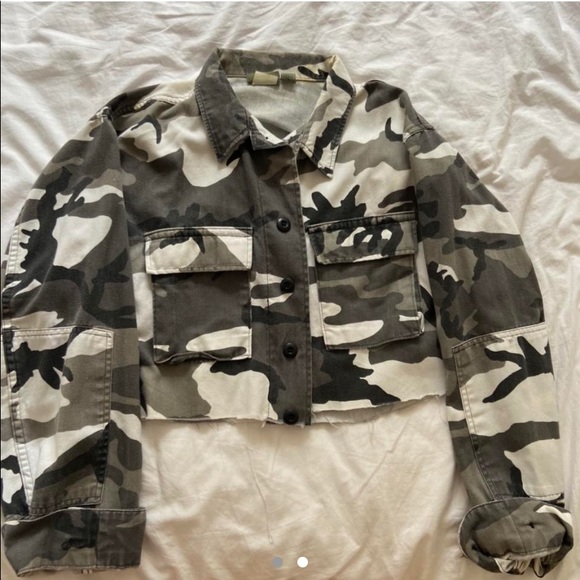 Cropped grey camo denim jacket - Picture 2 of 2